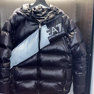 Ea7 Jacka herr  - Storlek Medium skick 9/10 som ny, nypris 3700kr Armani jacka 