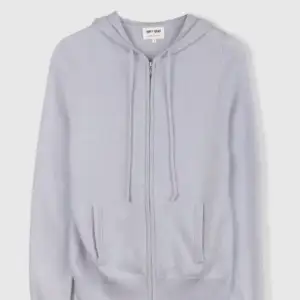 Hejj söker den här ljusblå soft goat hoodien ifall någon kan tänkas sälja den!☺️☺️
