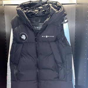 Sail racing väst  - Herr strl S passar xs oxå nypris 3500, skick 7/8 av 10 dragkedjan e lite trög annars felfri 