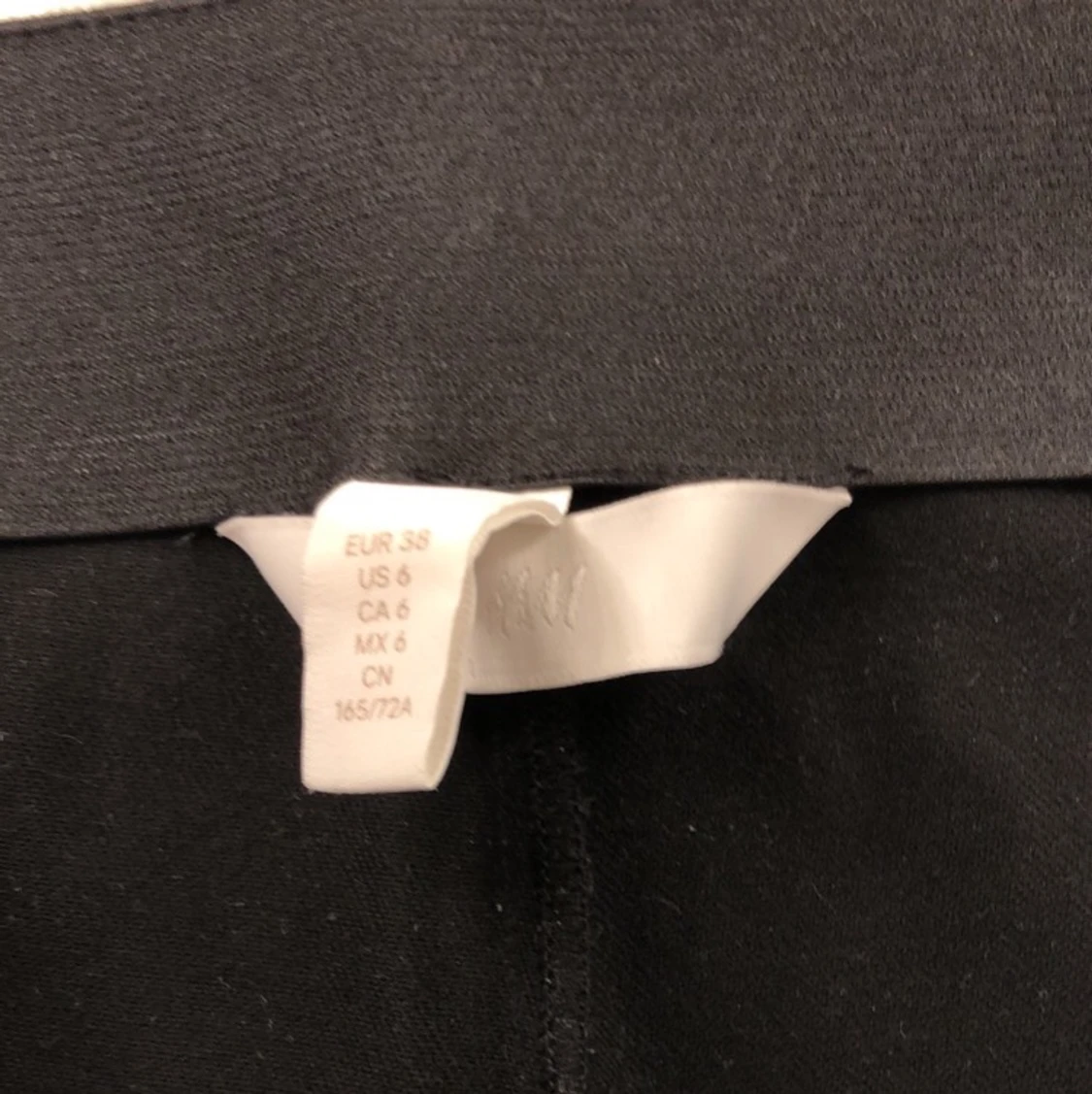 Svarta utsvängda byxor  - 91