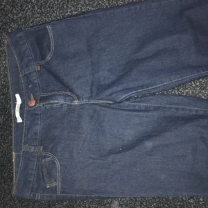 Jeans storlek UK 12 och EUR 40 - Har haft dom här på länge men har aldrig använt dom så dom är helt nya. Köpte dom från DP Denim. 