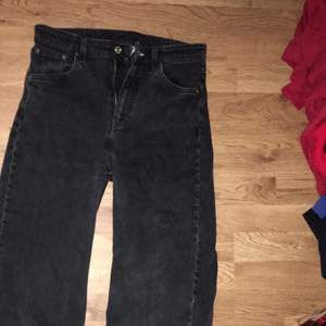 Weekday ace jeans, 30/32 rätt använda men liv kvar