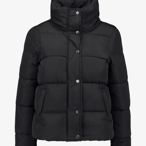 Jacka Only - Populär jacka från only storlek s ( tror storlek S är slutsåld) köpt för några dagar sen och säljer för att jag köpt en annan vinter jacka💓 super fint skick! Kom privat för fler bilder⚡️