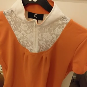 Tävlingstopp - Aldrig använda. Super snygg men säljer den på grund av att den inte e min stil längre.