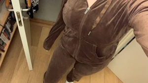 Brunt set från gina - Säljer mitt bruna set från gina då jag inte använder det. Inga fläckar eller något. Båda delarna är storlke S.💕