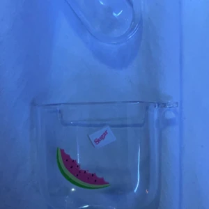 Airpods skal - Passar både 1 och 2 apple (kan tänka mig att byta mot något)