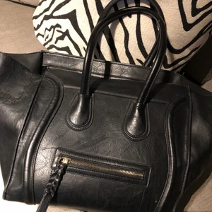 Väska, Celine lookalike  - I fint anv skick! Rymlig till skola o studier.