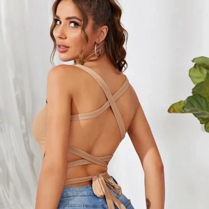 Knyt topp beige  - Topp man knyter fram eller bak 