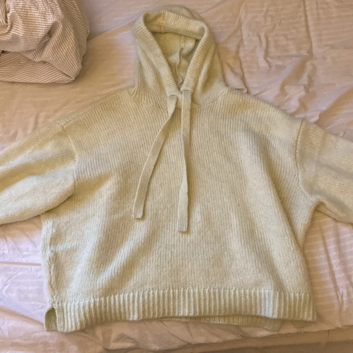 Stickad hoodie från hm