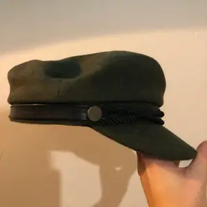 Hat in olive green color one size 