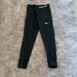 Ett par tränings byxor Nike PRO  - Är aldrig använda.