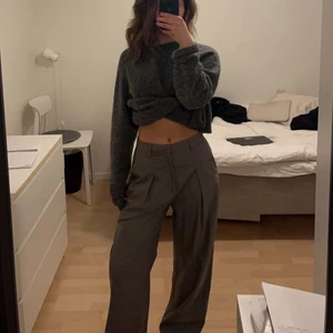 Grå kostymbyxor  - Grå kostymbyxor från Gina, använda ett väldigt fåtal gånger 🤍🤍 Köpta för 500kr