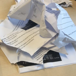 Säljer papper hög - Kom och släng min papper hög