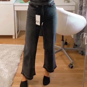 Jeans - Jeans från zara i storlek 34🤍 fint skick, köparen står för frakten