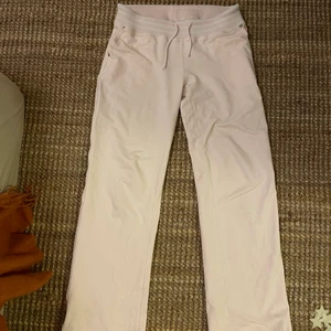 mjukisbyxor  - lågmidjade ljus rosa mjukisbyxor! 