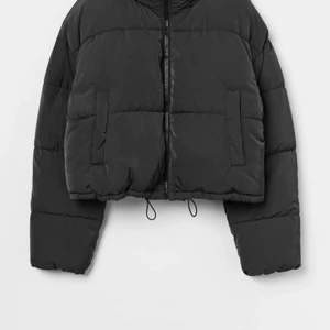 Jacka🤎 - Säljer denna super fina jacka pga att den inte har kommit till så mycket användning, använd ca 2/3 gånger. Mycket bra skick och perfekt nu till våren 👌🏻😍🤩 