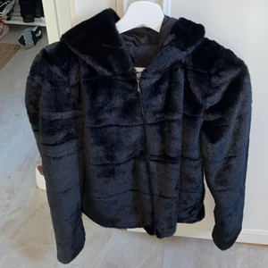 Jacka - Säljer denna i S för 200+frakt. 