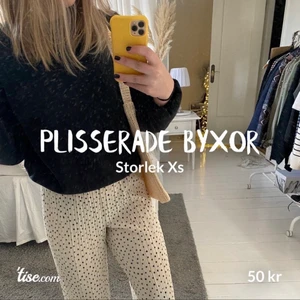 Plisserade Byxor Monki - Superfina byxor ifrån Monki🤎 Köparen betalar frakt📦