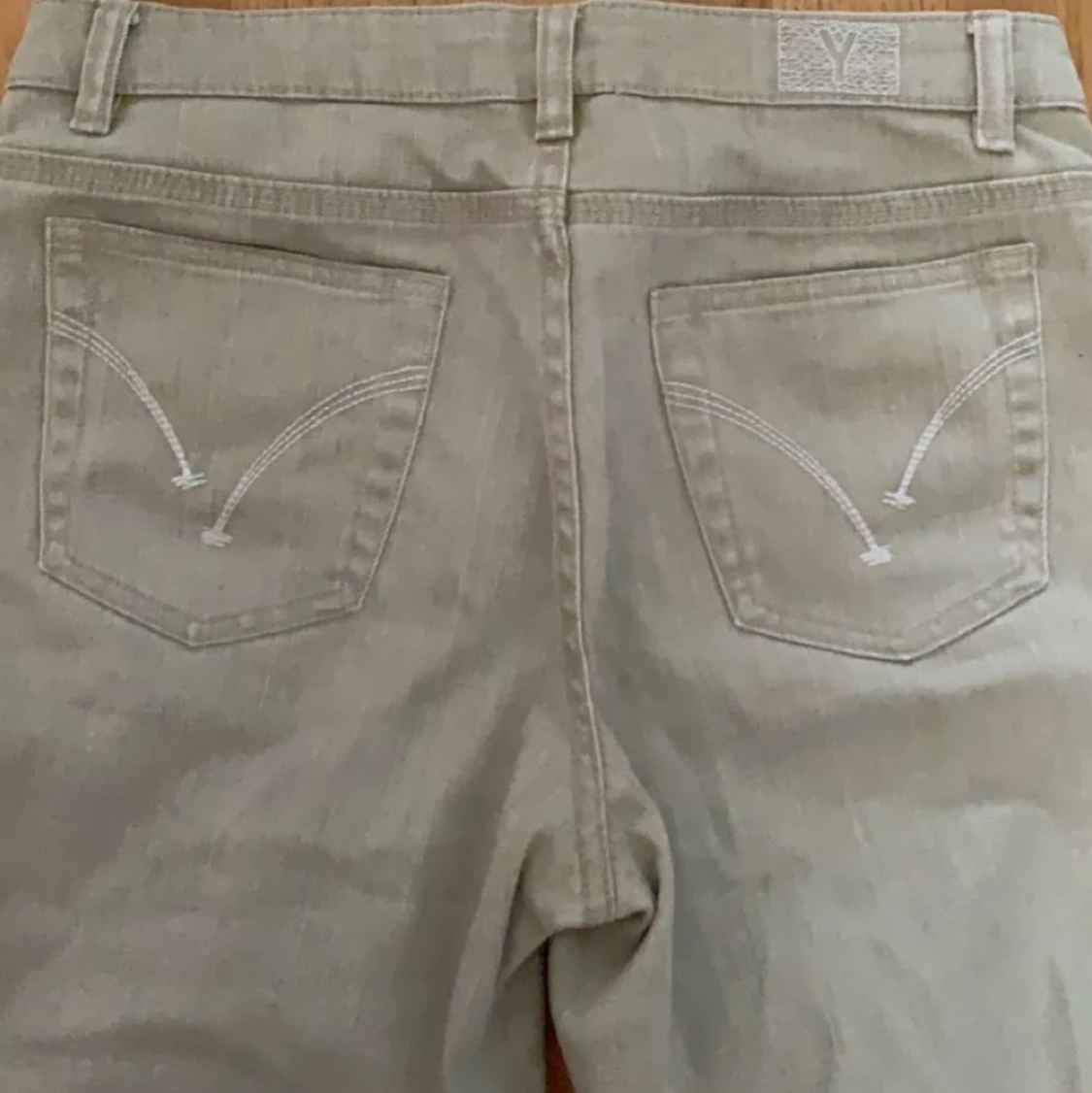 beiga bootcut byxor - 91