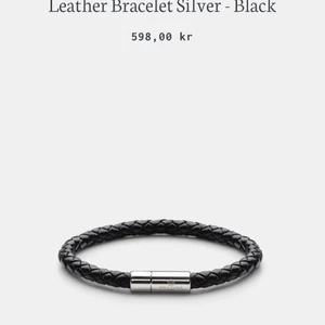 Elegant armband  - Väldigt fint armband som är helt oanvänd i sitt paket. Orginal pris 598. Med certifikat och kvitto. Perfekt som present. 