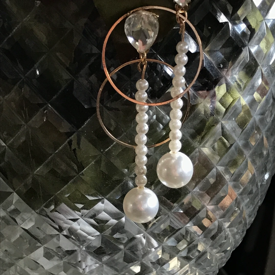 Söta örhängen med pärlor. 