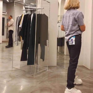 Eytys jeans - Säljer mina eytys jeans som är o nyskick!  köpta i vintras och använda endast ett fåtal gånger. Dessa är helt slutsålda och kostade 2000kr nya så kommer bara sälja för bra pris 🌟 Jag är (på bild nummer tre) 1.71cm lång. Första bilden lånad av Lilly kungs 🤍🤍