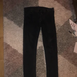 MTWTFSS WEEKDAY jeans  - Riktigt sköna och kvalite jeans. Sitter perfekt och är knappt använda då jag har väldigt mycket jeans.