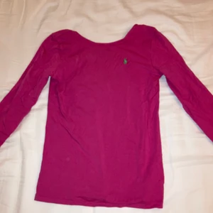 3/4 ärm från Ralph Lauren - En supersöt tröja med 3/4 ärm från Ralph Lauren. I superbra skick och används endast ett fåtal gånger. Köparen står för frakt💕