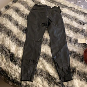 Zara skinn byxa  - Helt nya etiketten sitter kvar 