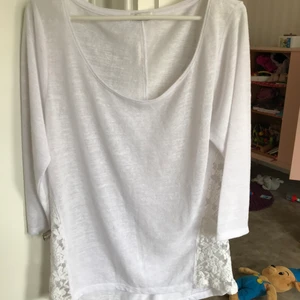 Fin tröja med spetts  - storlek L fint skick 