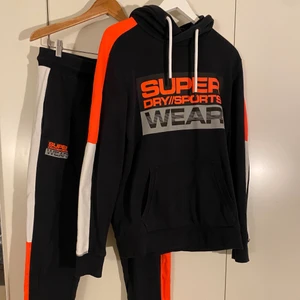 Superdry Set - Som nytt, endast använd fåtal gånger, Storlek M på båda delarna, Inköpt för ca 900kr, Hör av er vid frågor!