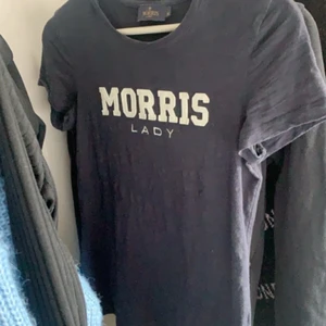 Morris t-shirt  - Fin mörkblå morris t-shirt, använd fåtal gånger. Storlek xs. 50 +frakt