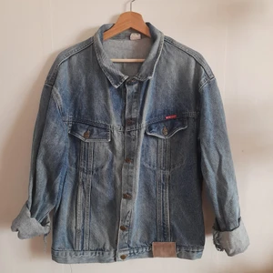 Jeansjacka  - Superfin jeansjacka, lite grymt oversize 