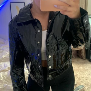 Jacka - Oanvänd jacka från Gina i stolek 40, så fin men kommer inte till användning då jag har en liknande. Köparen står för frakt ⚡️