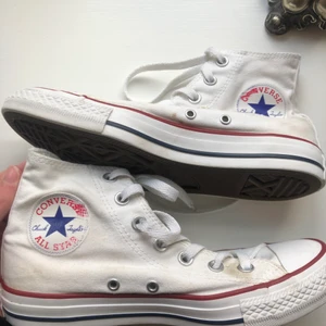 Vita Converse - Superfina converse i storlek 38.