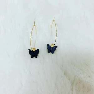 Fjärils örhängen ”svart” - 😍