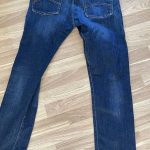 Armani  - Svin snygga jeans , passar om du e runt 1.80! Sparsamt använda 