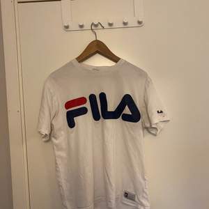 T-shirt från Fila, skick 8/10, storlek S/M