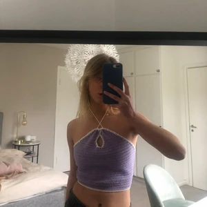 Virkad linne - INTRESSEKOLL på modellen som på linnet på bilden. Det är ett linne jag själv virkar och undrar om de finns ett intresse av denna modell!! Isåfall kan jag virka flera i andra färger!!