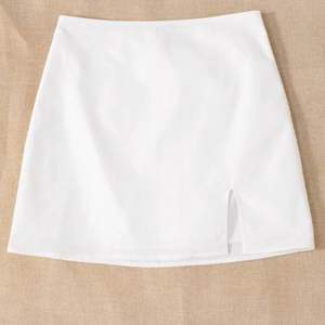 Superfin vit kjol, i storlek xs. Aldrig använd då den var lite för liten för mig tyvärr!