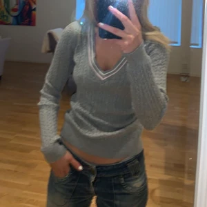 Tröja - Tröja från gant i superfint skick som tyvärr inte kommer till användning längre, den är i storlek M men sitter också bra på mig som vanligtvis är Xs/S💗