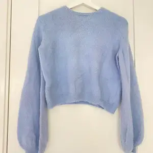 Super fin ljusblå mysig tröja! Tyvärr inte funnit den till någon användning! 