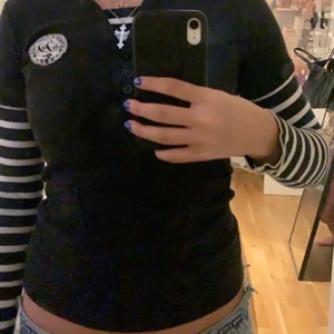 topp. Strl: 146-152 men passar xs/s - As snygg topp säljes på grund av lite användning. 