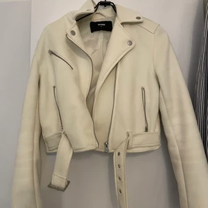 Höst/vårjacka - Strl S från bikbok 