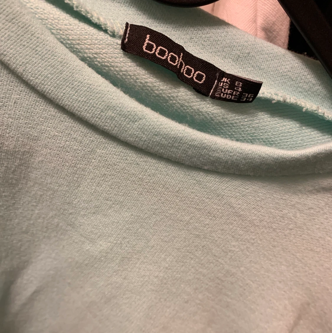 Croppad sweatshirt från Boohoo - 90