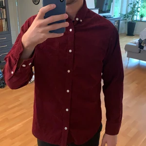 Röd skjorta  - —