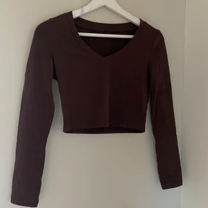 Tröja - Kortare tröja i fin brun färg✨ frakt inräknat i priset
