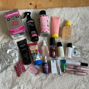Olika produkter  - Säljes massa med olika produkter bla mascara, ansiktsmask, schampo och balsam, hårolja, hårserum, värmeskydd och avfärgning. Allt är helt oanvänt. Allt för 200kr INKLUSIVE FRAKT ❣️❣️ skriv privat för fler bilder eller frågor!!