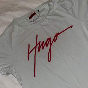 Hugo boss T-shirt, 350kr storlek M