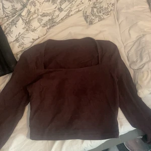 Brun topp - Säljer denna super fina bruna toppen